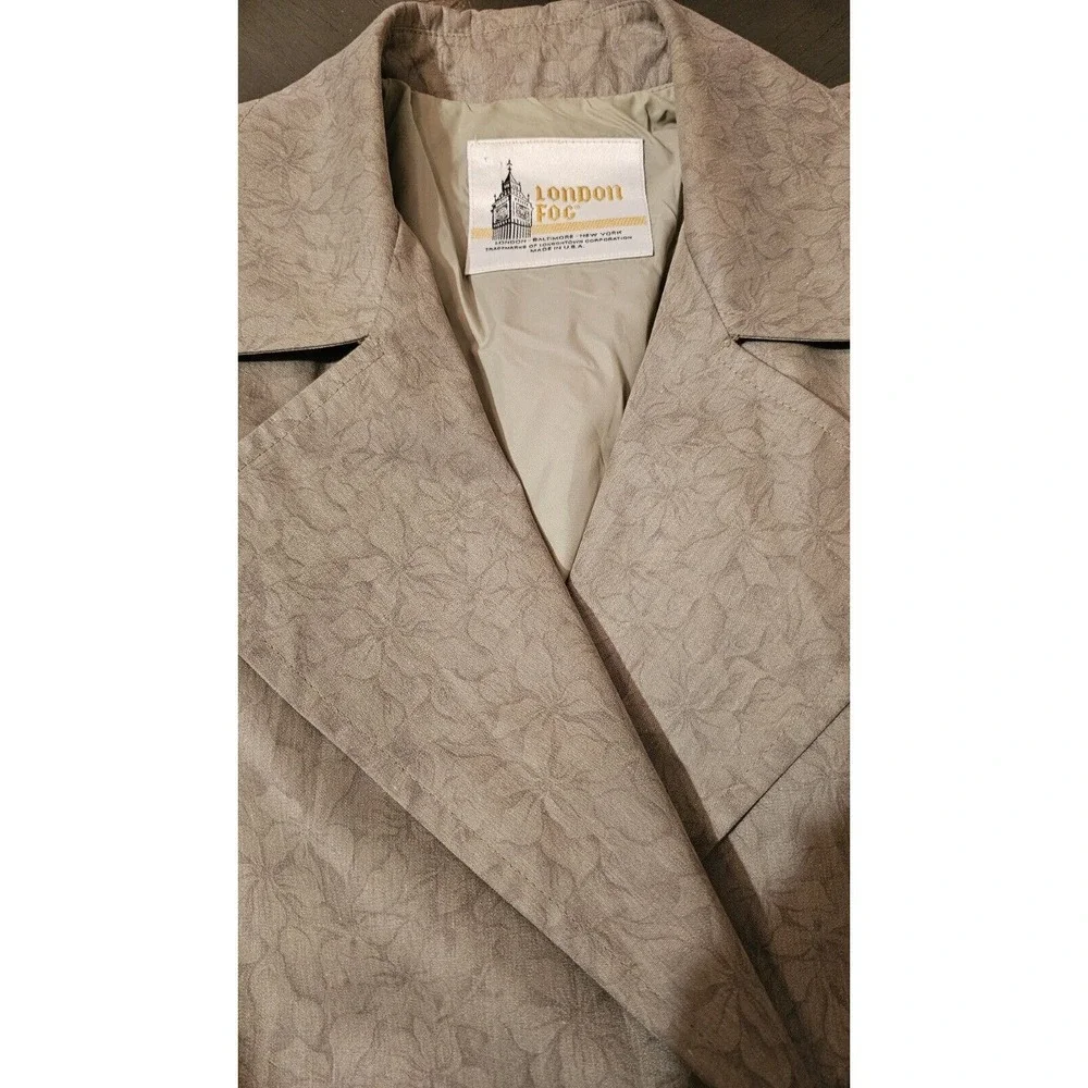 vintage london fog trench coat Size 6 Petite Gray‎ With Floral Pattern